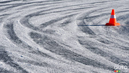 Winter driving tips: controlled sliding (video)